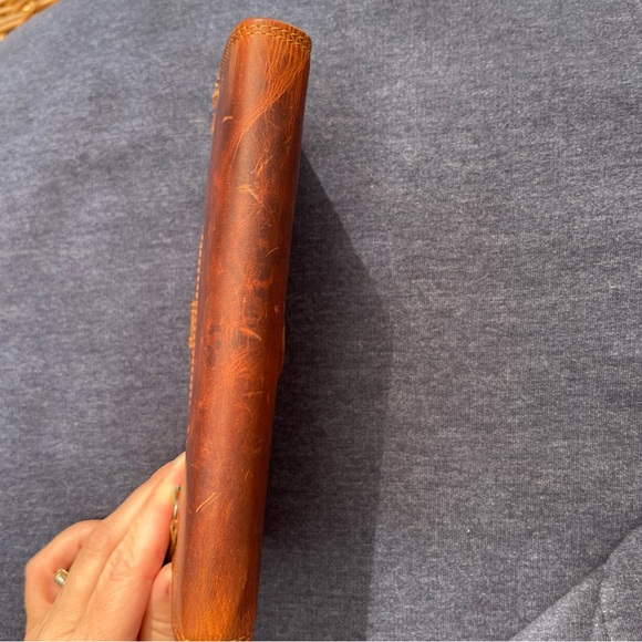 Levogue Brown Distressed Leather Clutch Wallet - Picture 10 of 11